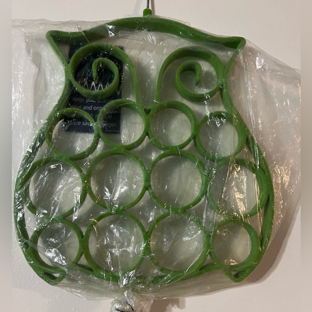 Scarf hanger organizer green